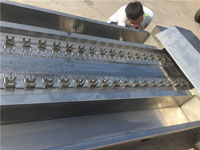 Large capacity chicken feet cutting machine